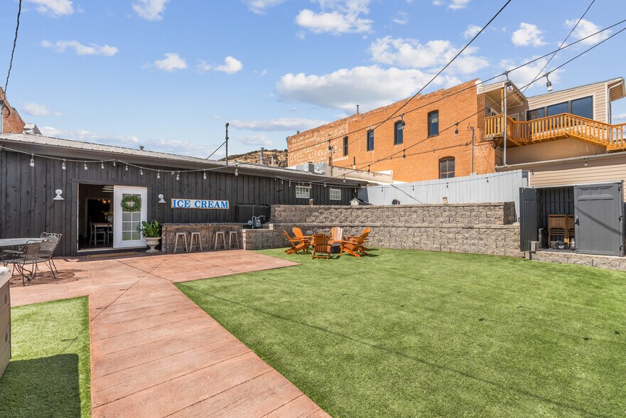 More Photos Of 120 S 3rd St, Victor Restaurant For Sale