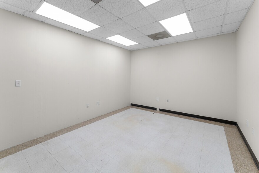 More Photos Of 1306 Heidt Ave, Savannah Office For Sale