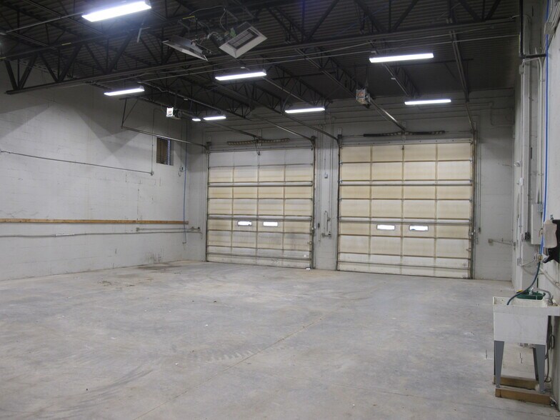 More Photos Of 1530 E Atlantic St, Springfield Service For Sale