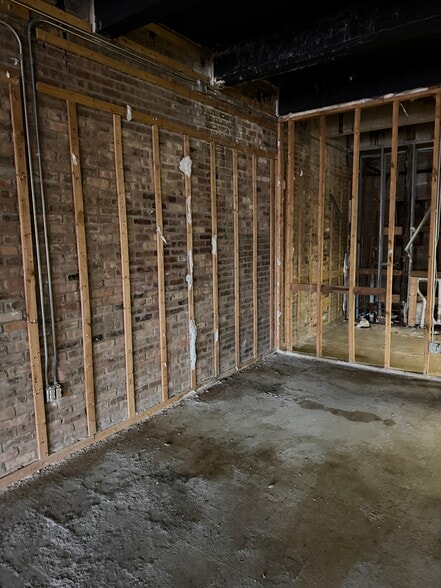 More Photos Of 529-535 E 5th Ave, Gary Restaurant For Lease