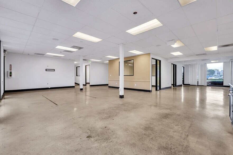 More Photos Of 550 N Golden Circle Dr, Santa Ana Office For Lease