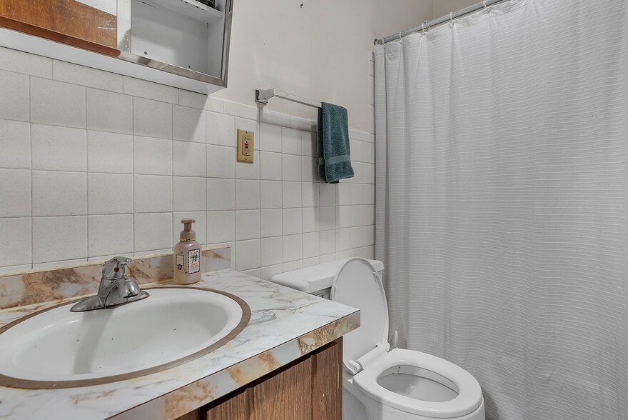More Photos Of 9201 Kennedy Ave, Highland Apartments For Sale