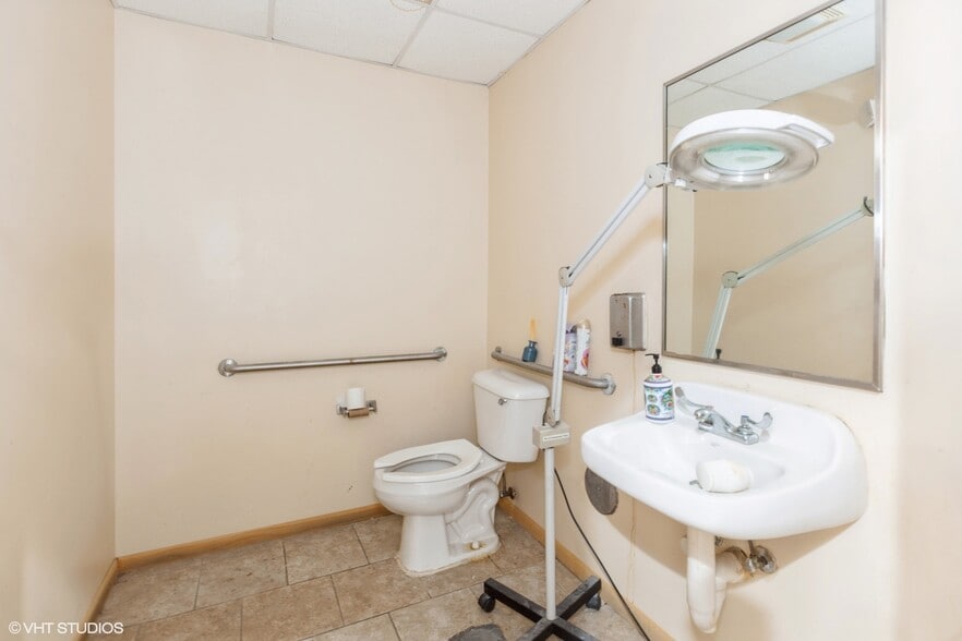 More Photos Of 277-297 S Weber Rd, Romeoville Storefront For Lease