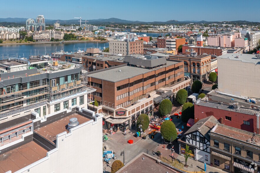 More Photos Of 910 Government St, Victoria Office For Lease