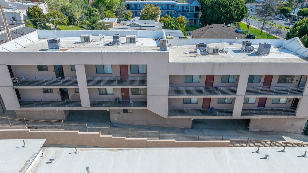 More Photos Of 5335 Huntington Dr N, Los Angeles Apartments For Sale