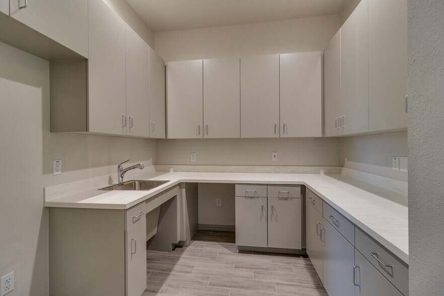 More Photos Of 5802 Watauga Rd, Watauga Medical For Sale