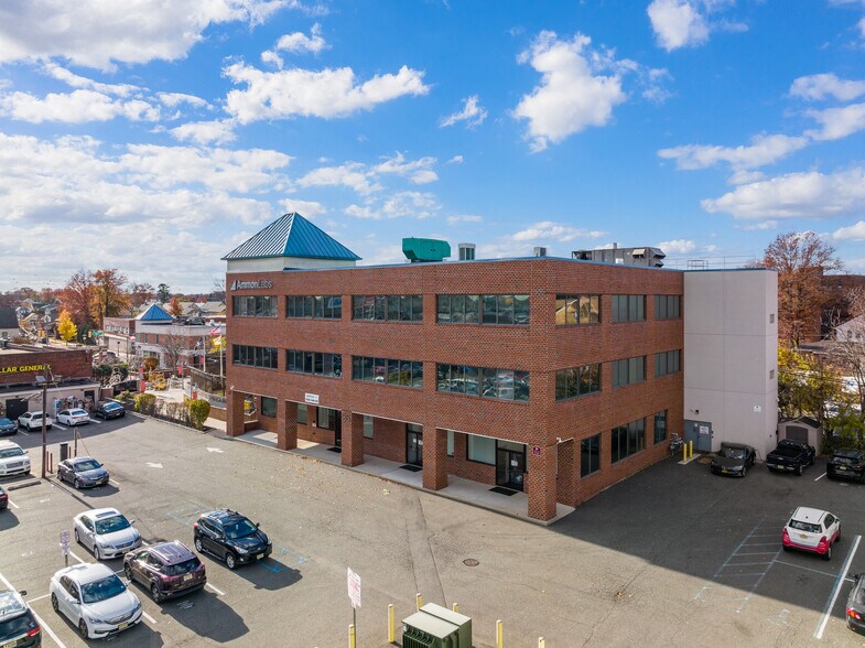 More Photos Of 35 E Blancke St, Linden Medical For Lease