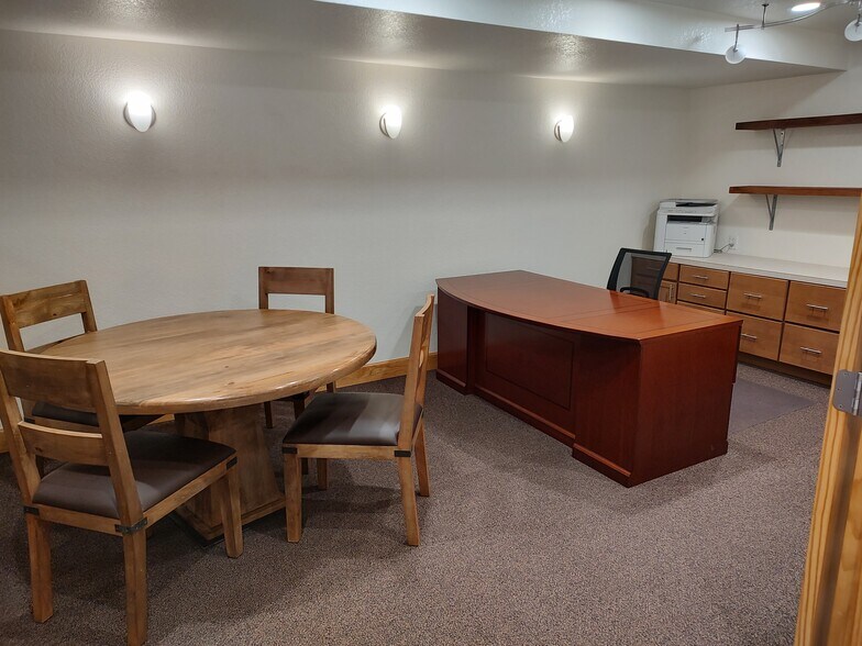 More Photos Of 7352 Greenridge Rd, Windsor Warehouse For Sale