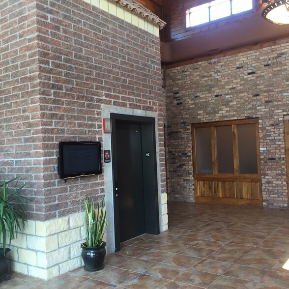 More Photos Of 8646 Eagle Creek Cir, Savage Office For Lease