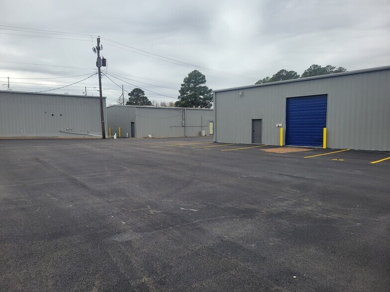More Photos Of 517 Delia Dr, Longview Warehouse For Lease