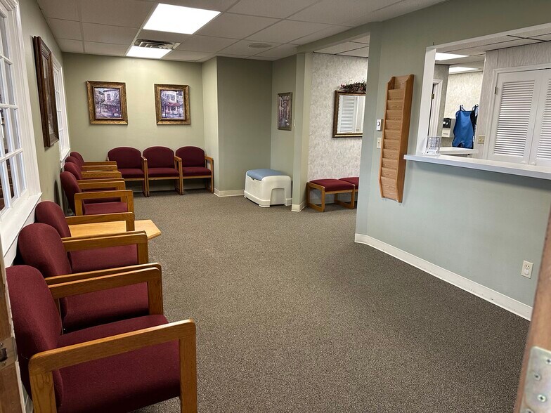 More Photos Of 104 E Summit Ave, Wales Office For Sale