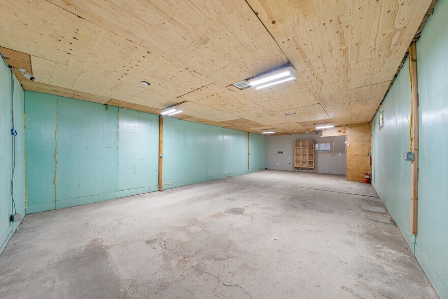 More Photos Of 40 Amboy Rd, Old Bridge Flex For Sale