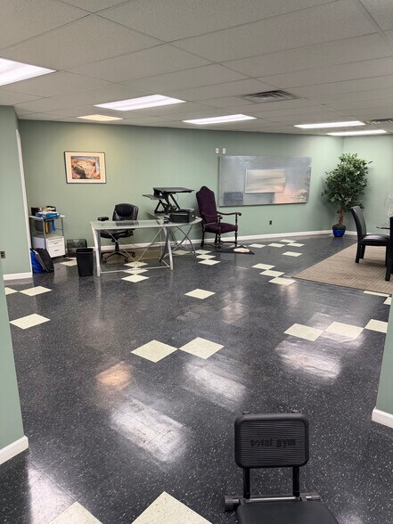 More Photos Of 30744 Groesbeck Hwy, Roseville Manufacturing For Sale