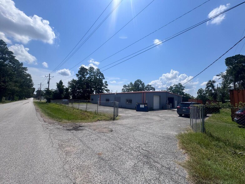 More Photos Of 22552 Cuttler Rd, New Caney Warehouse For Lease