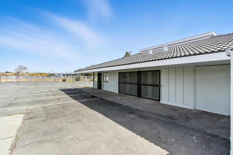 More Photos Of 4355 Sonoma Blvd, Vallejo Restaurant For Sale