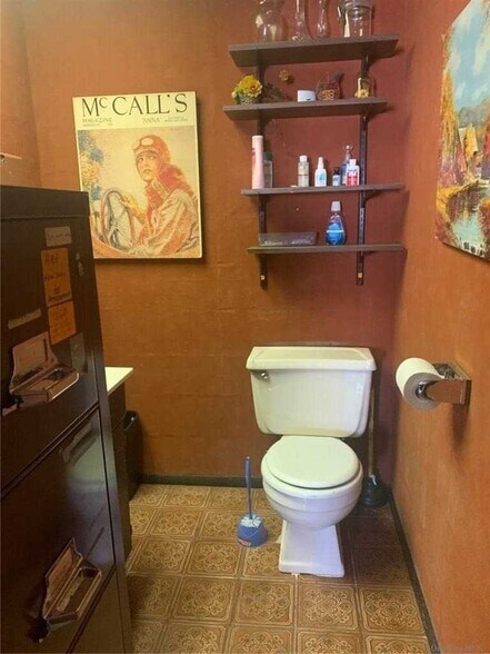 More Photos Of 504 Cherry Ln, Floral Park Warehouse For Lease