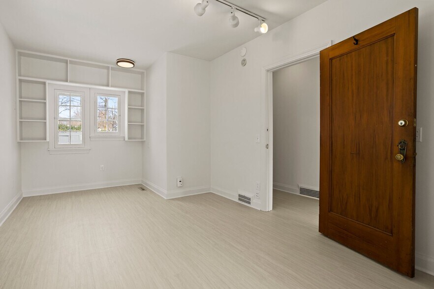 More Photos Of 206 Park Ave, Rochester Office Residential For Lease