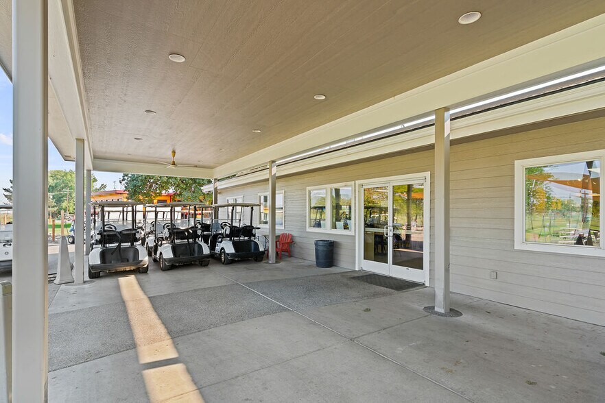 More Photos Of 31 Ray Rd, Sunnyside Sports And Entertainment For Sale