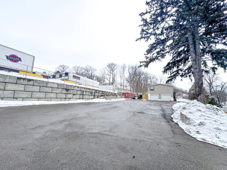 More Photos Of 25 Popes Ln, Danvers Flex For Sale