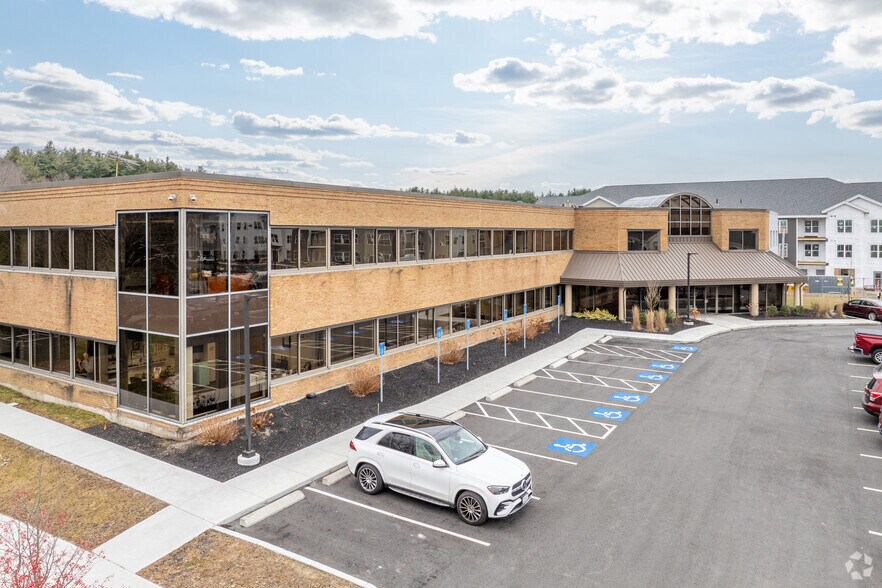 More Photos Of 580 Main St, Bolton Office For Lease