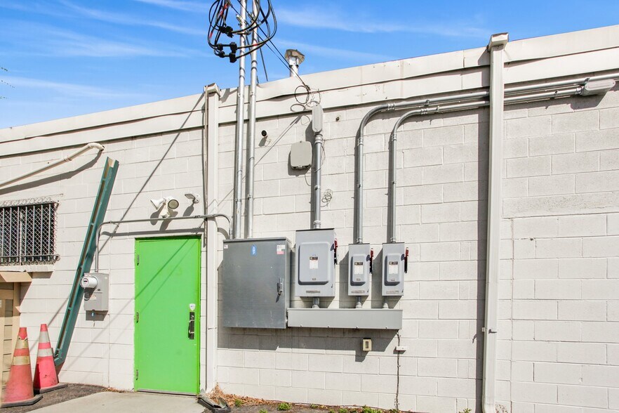 More Photos Of 963 Federal Blvd, Denver Storefront For Sale