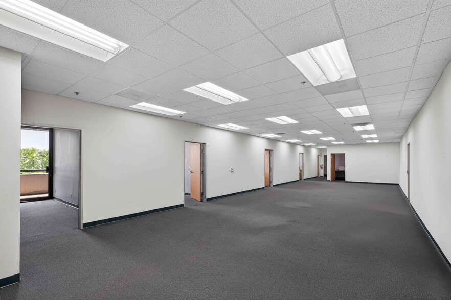More Photos Of 20401 Prairie St, Chatsworth Manufacturing For Lease