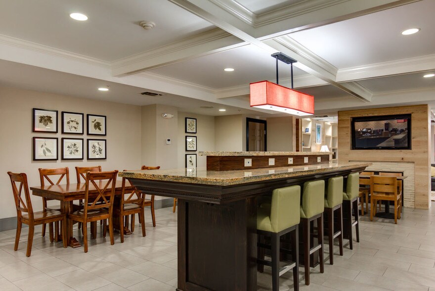 More Photos Of 1918 University Ave, Texarkana Hotel For Sale