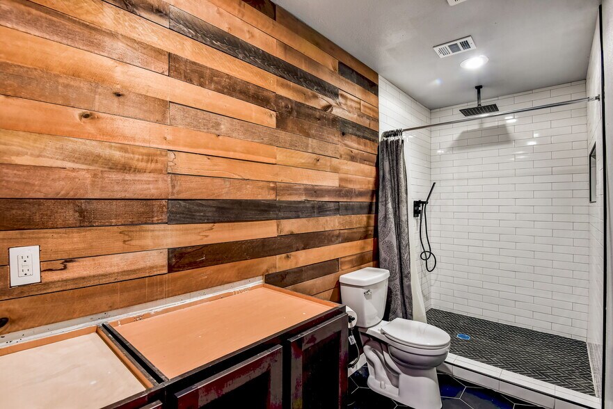 More Photos Of 4803 West Ave, San Antonio Showroom For Lease