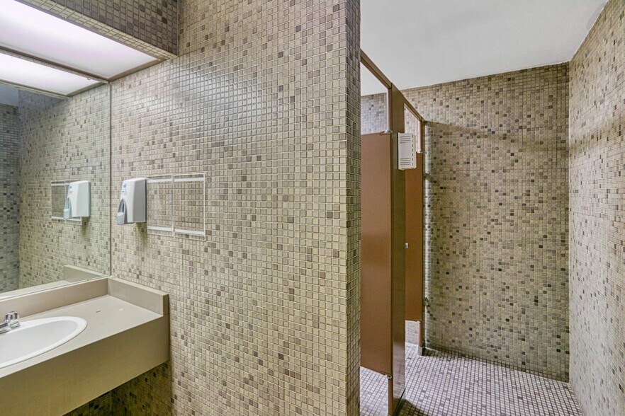 More Photos Of 2 Lisgar St, Sudbury Office For Sale