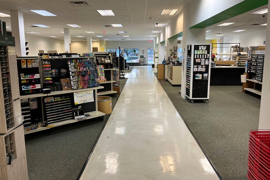 More Photos Of 1314 W Hickory St, Denton Freestanding For Lease