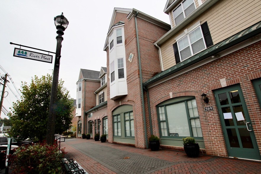 More Photos Of 505-509 Main St, Butler Storefront Retail Office For Lease