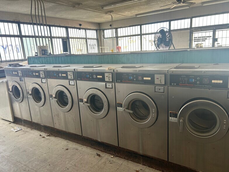 More Photos Of 5602 Cavalcade St, Houston Storefront For Sale