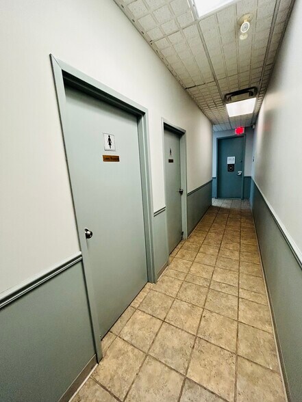 More Photos Of 591 Brant St, Burlington General Retail For Lease