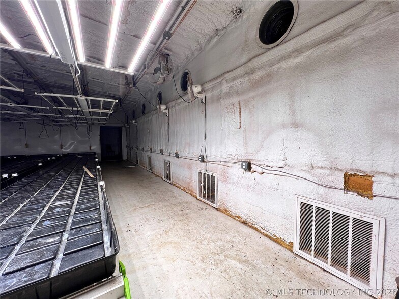 More Photos Of 5268 S Highway 377, Kingston Bar For Sale