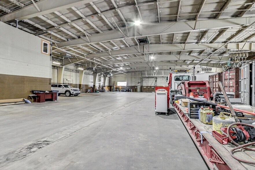 More Photos Of 526 E 114th Pl, Chicago Manufacturing For Lease