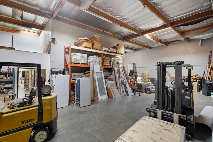 More Photos Of 1301 Foothill Blvd, Azusa Warehouse For Lease