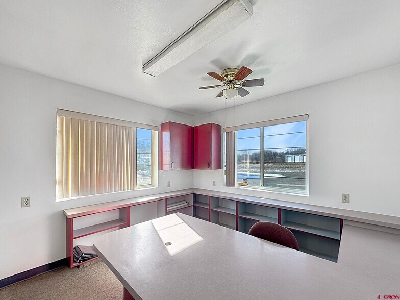 More Photos Of 685 Industrial Blvd, Delta Warehouse For Lease