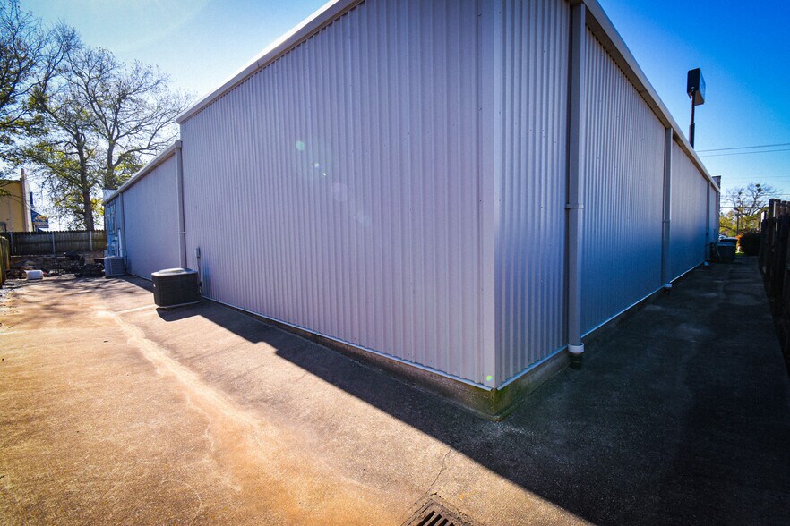 More Photos Of 7906 S Broadway Ave, Tyler Office Residential For Lease