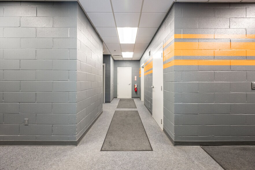 More Photos Of 10 Mile Hill Rd, Newtown Warehouse For Lease