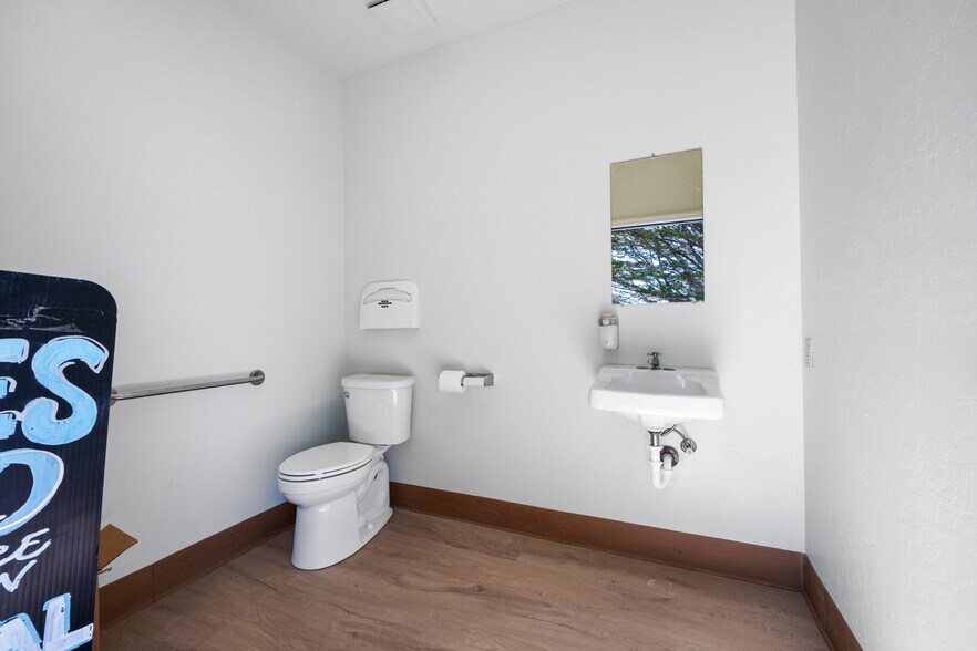 More Photos Of 39000 1 hwy, Gualala Flex For Sale