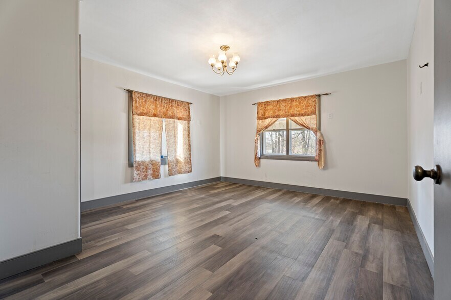 More Photos Of 300 Range St, Marshall Multifamily For Sale