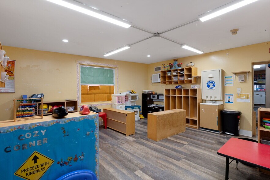 More Photos Of 639 NE 1st St, Crystal River Daycare Center For Sale