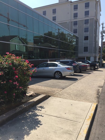 More Photos Of 1114 Clinch Ave, Knoxville Office For Sale