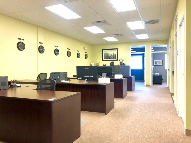 More Photos Of 100 Corporate Dr, Trumbull Research And Development For Lease