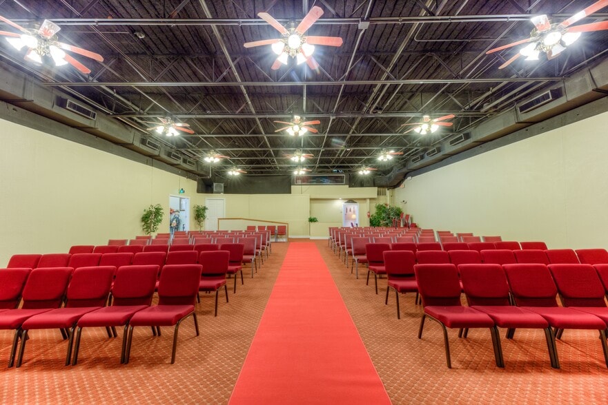 More Photos Of 1109 E Memphis St, Broken Arrow Religious Facility For Lease