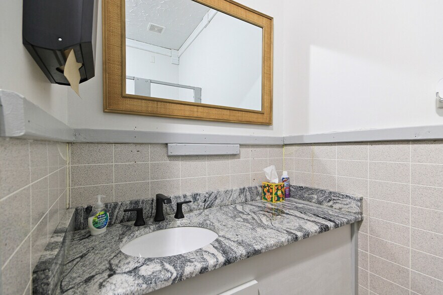 More Photos Of 105 Coal st, Mexico Specialty For Sale