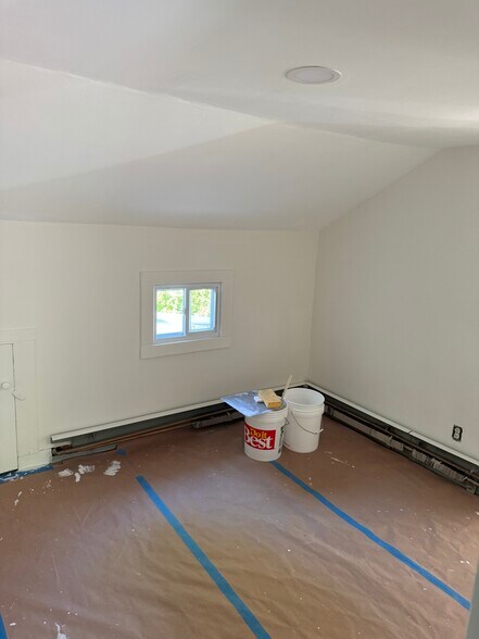 More Photos Of 20 Lewis St, Basking Ridge Freestanding For Lease