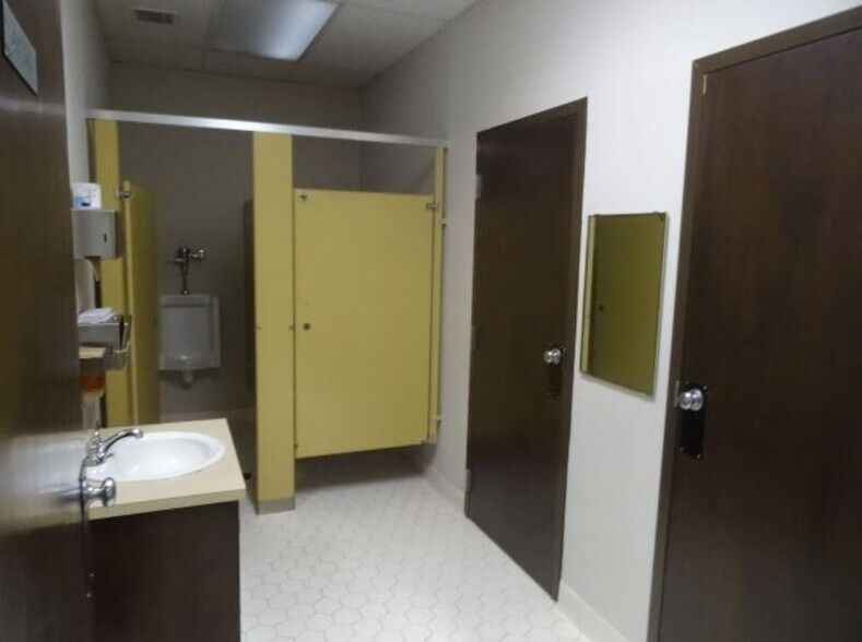 More Photos Of 310 Dick St, Fayetteville Office For Lease