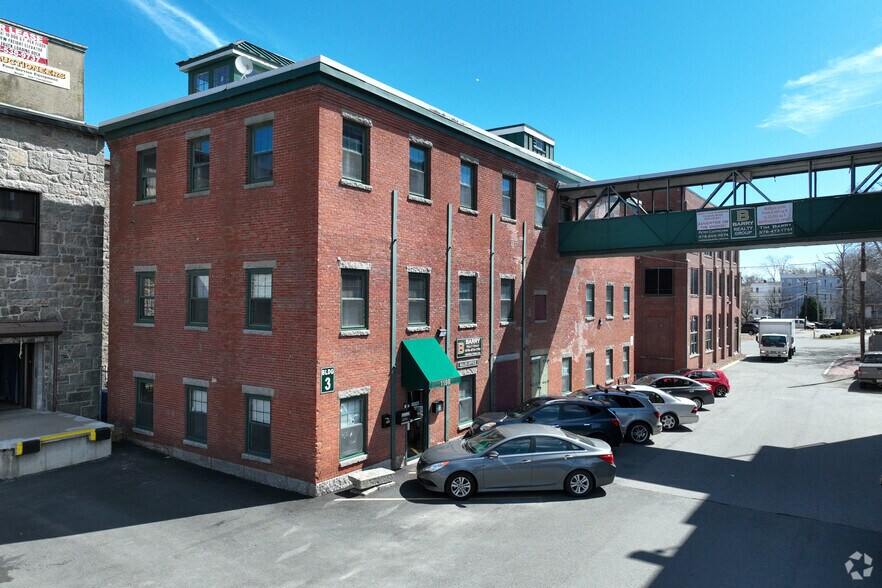 More Photos Of 119R Foster St, Peabody Light Manufacturing For Lease