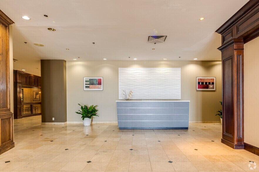 More Photos Of 1900 NW Expressway, Oklahoma City Office For Lease